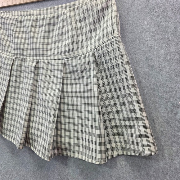 Forever 21 Womens Plaid Pleated Mini Skirt White Black Schoolgirl Size M - Picture 8 of 9